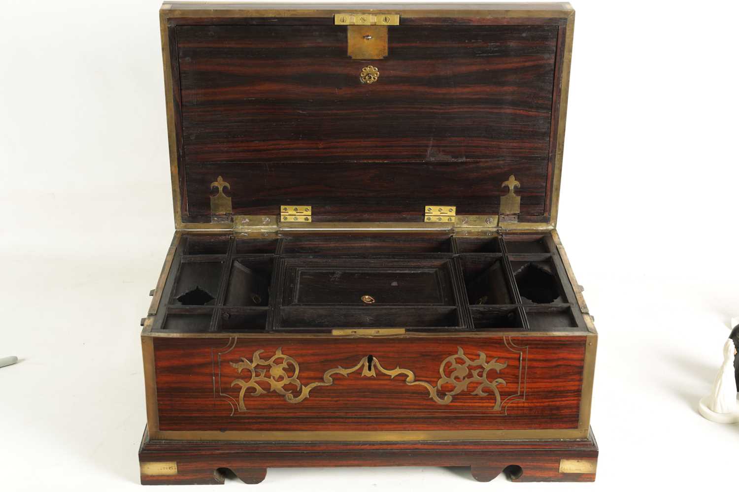 AN 18TH/EARLY 19TH CENTURY BRASS INLAID ANGLO INDIAN HARDWOOD FITTED BOX - Image 5 of 9