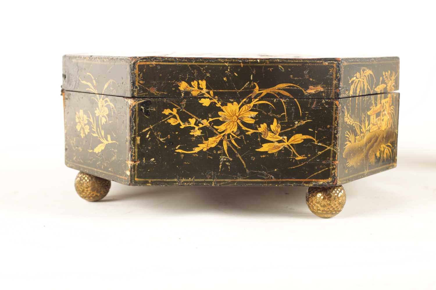 A REGENCY CHINOISERIE DECORATED LACQUERED SEWING BOX - Image 5 of 10