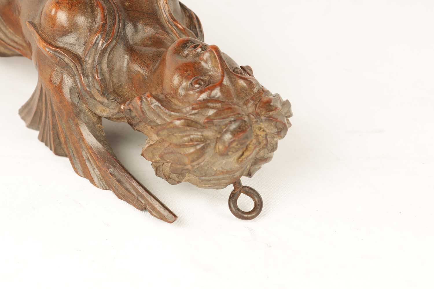 A 19TH CENTURY CARVED WALL MOUNTED MINIATURE FIGURE HEAD - Image 5 of 8