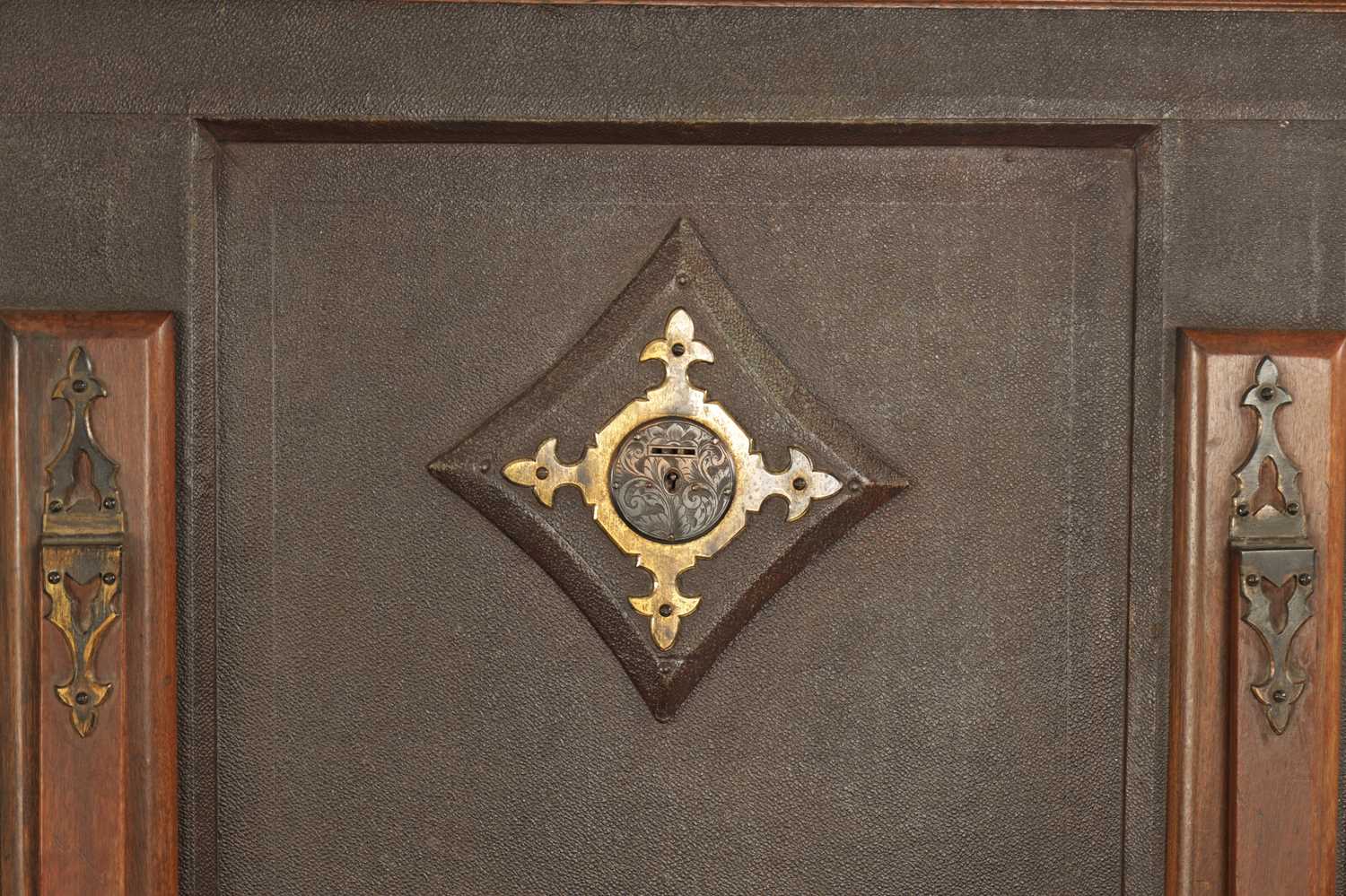 A LATE 19TH-CENTURY PUGINESQUE OAK AND LEATHERWORK FOLIO STAND - Image 3 of 9