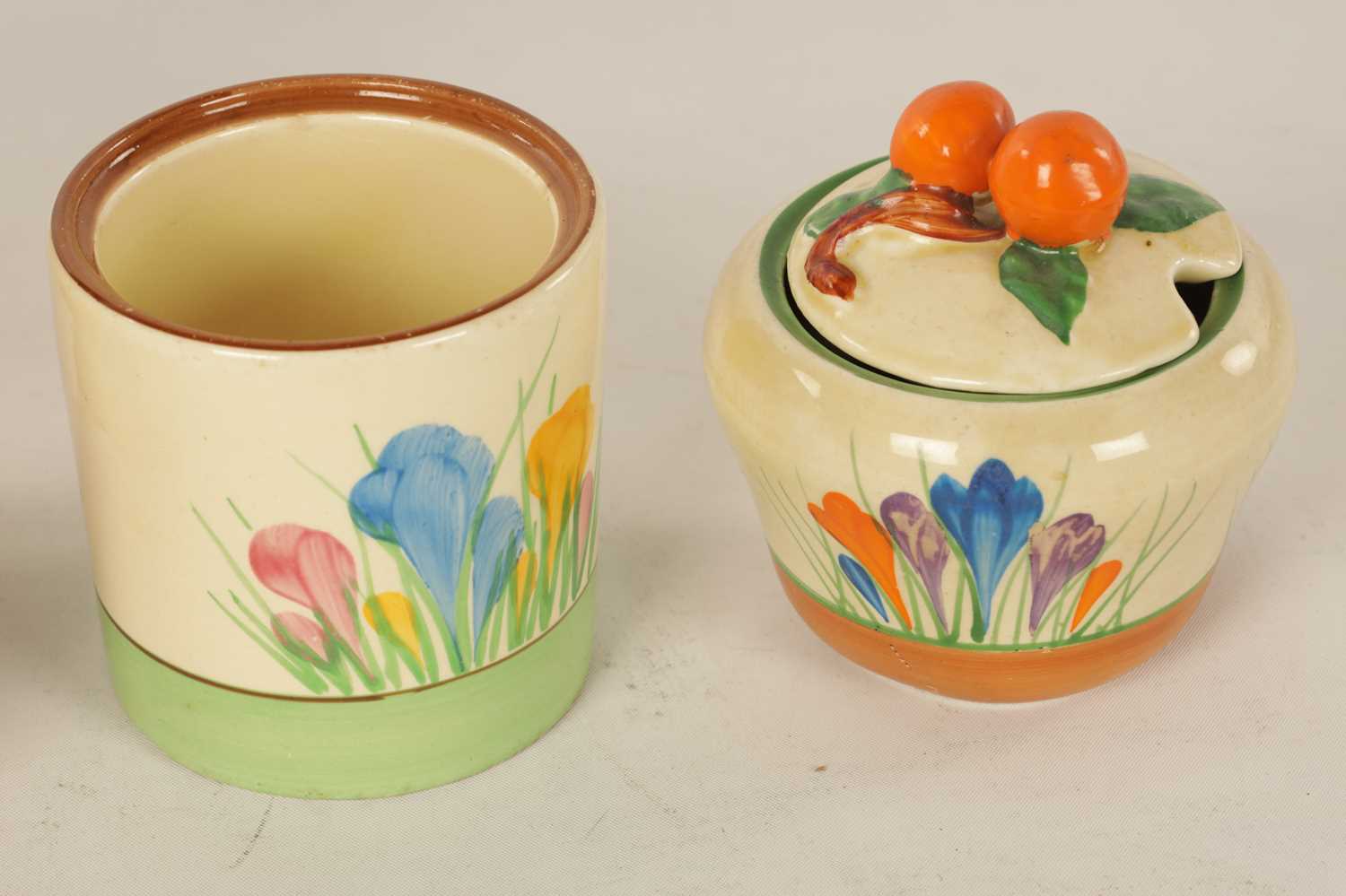 A COLLECTION OF CLARICE CLIFF “CROCUS” PATTERN POTTERY - Image 5 of 11