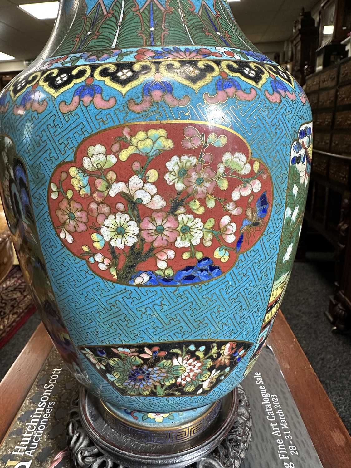 A LATE 19TH/EARLY 20TH CENTURY CENTURY CHINESE CLOISONNE VASE LAMP - Image 22 of 34