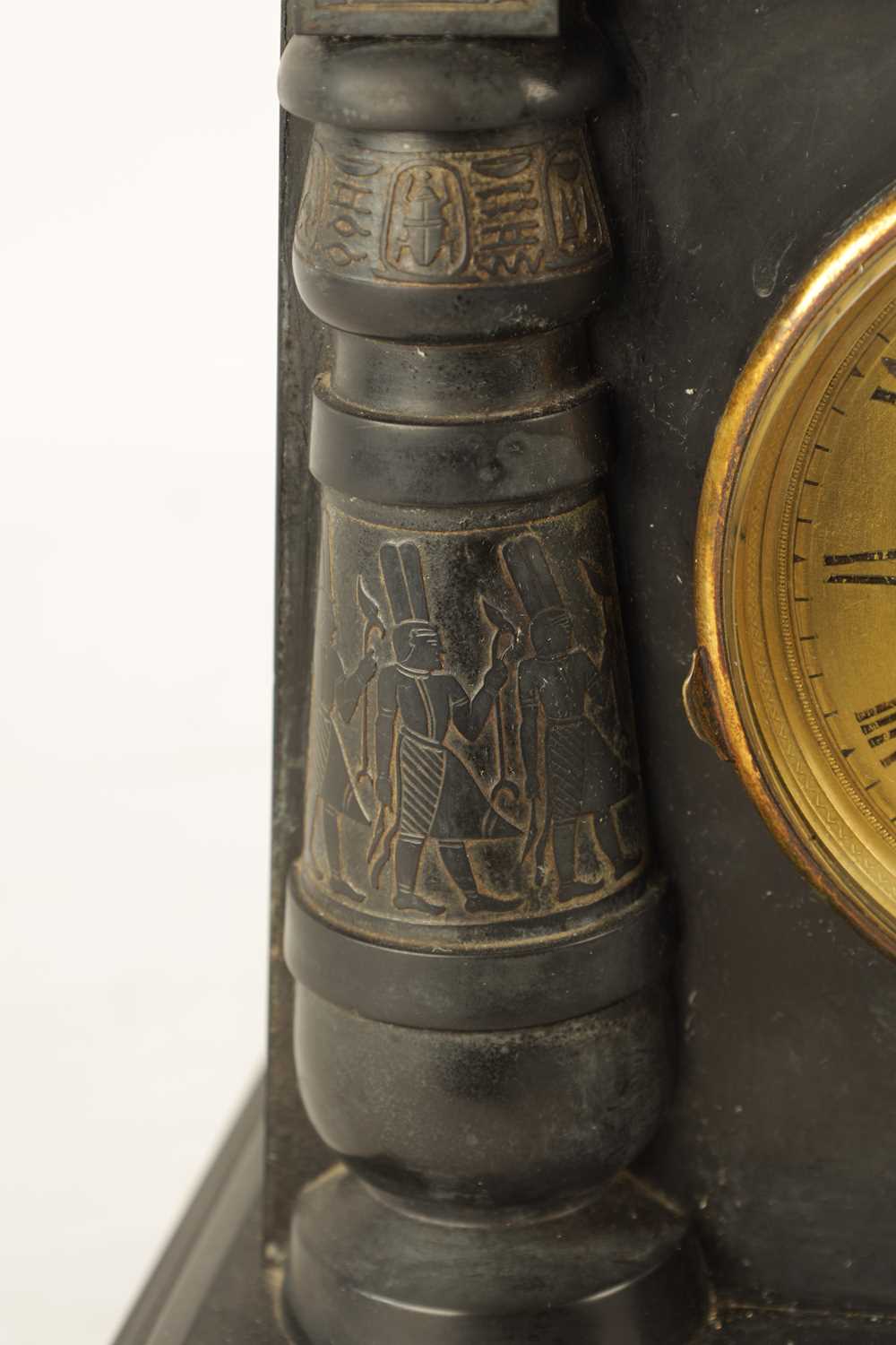 BARRAUD AND LUNDS, LONDON. AN ENGLISH REGENCY EGYPTIAN REVIVAL FUSEE MANTEL CLOCK - Image 3 of 10