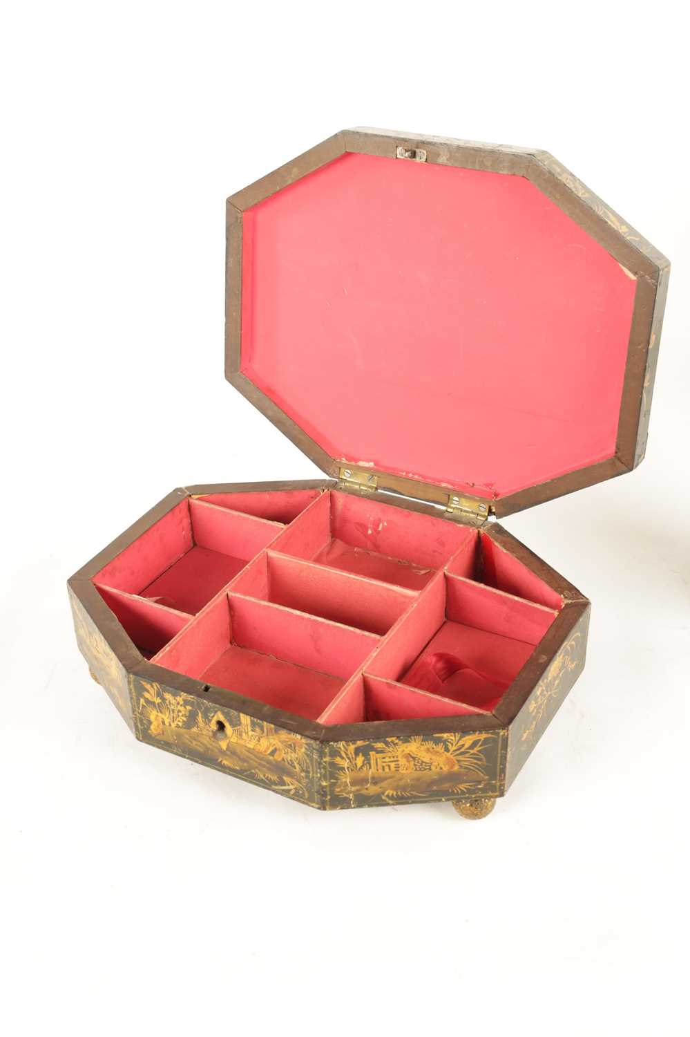 A REGENCY CHINOISERIE DECORATED LACQUERED SEWING BOX - Image 7 of 10