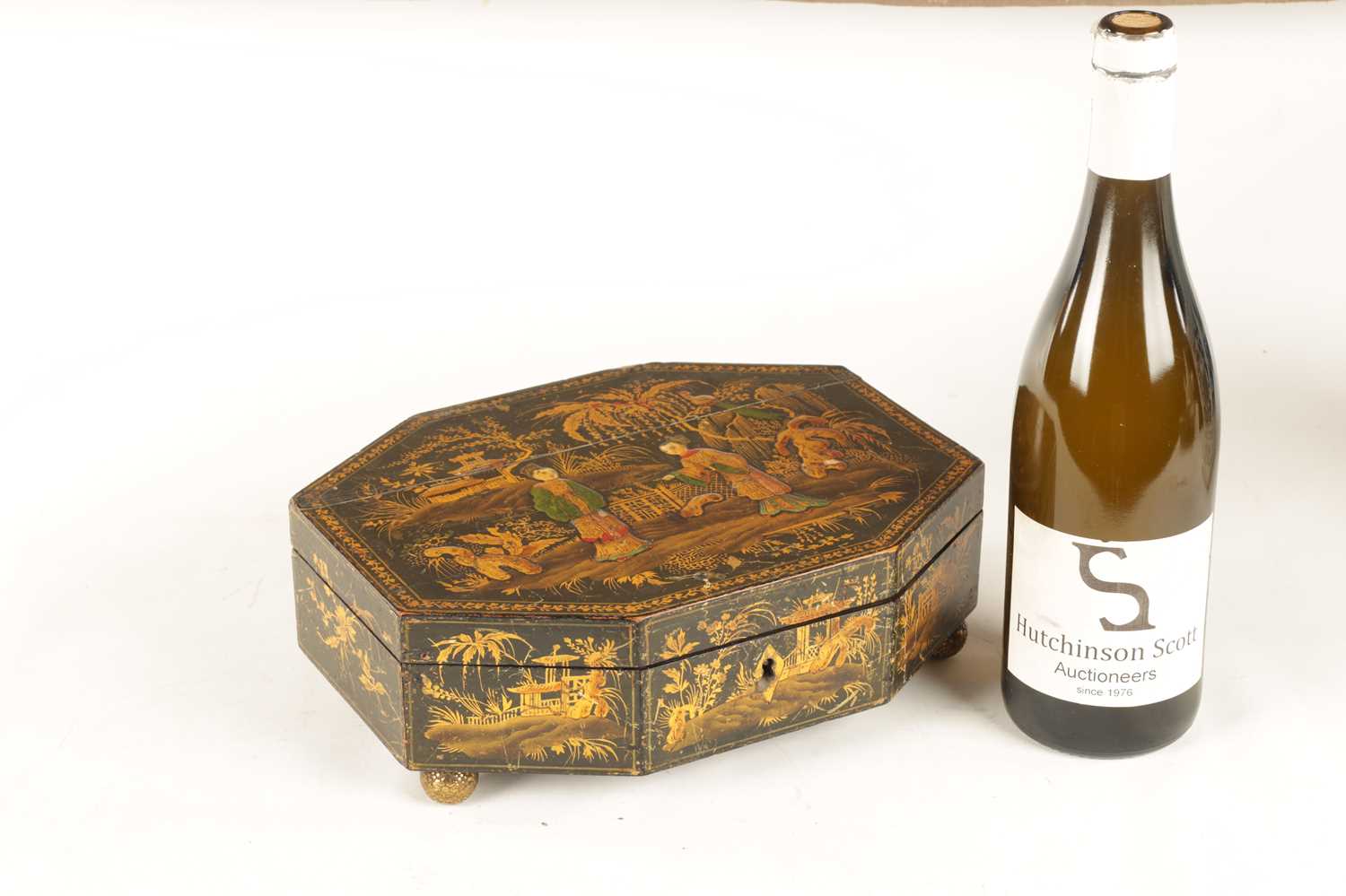 A REGENCY CHINOISERIE DECORATED LACQUERED SEWING BOX - Image 3 of 10