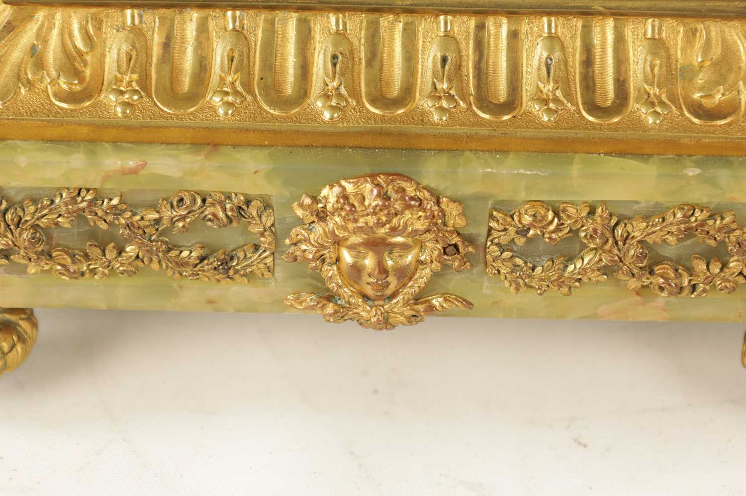 A LATE 19TH CENTURY FRENCH ORMOLU AND ONYX MANTEL CLOCK - Image 5 of 12