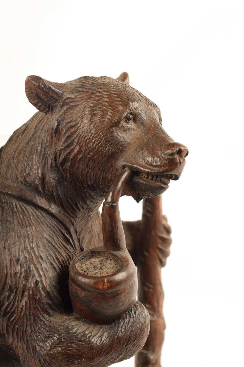 A LATE 19TH CENTURY SWISS CARVED BLACK FOREST BEAR DECANTER STAND - Image 3 of 13