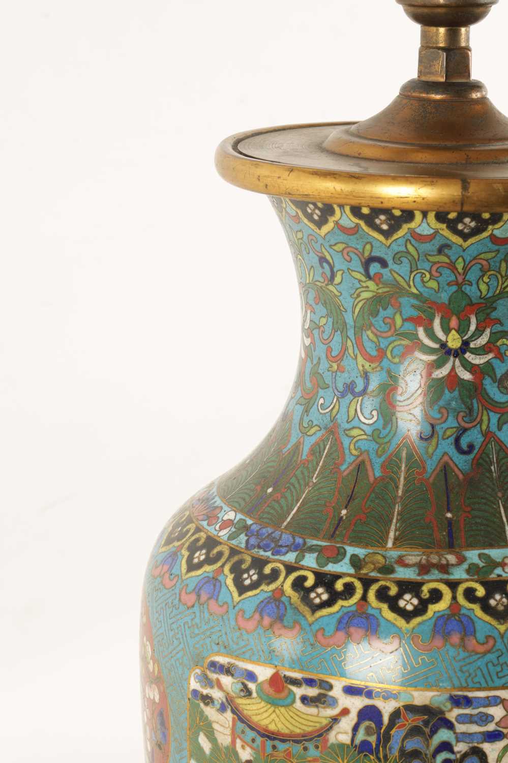A LATE 19TH/EARLY 20TH CENTURY CENTURY CHINESE CLOISONNE VASE LAMP - Image 8 of 34