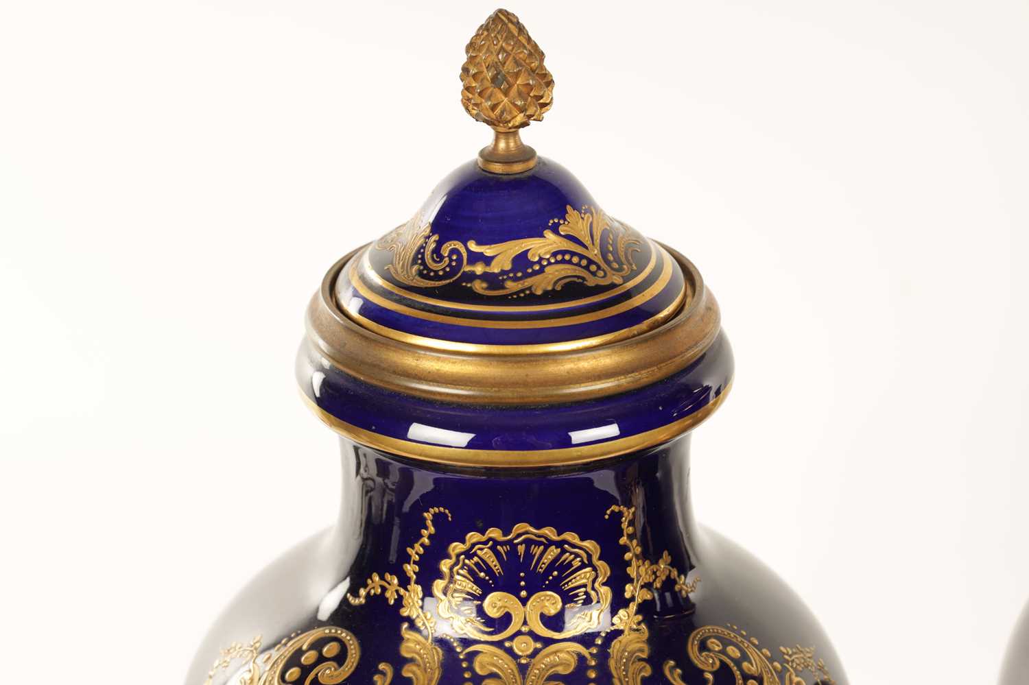 A PAIR OF LATE 19TH-CENTURY SERVES STYLE PORCELAIN LARGE CABINET VASES - Image 5 of 20