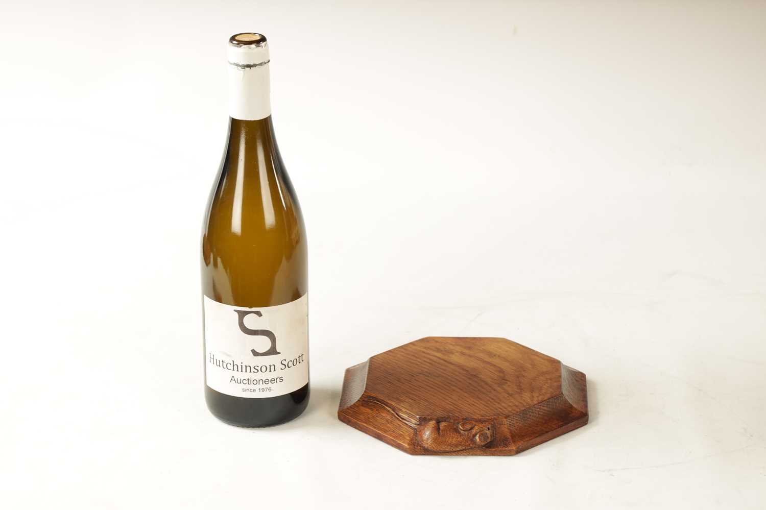 A ROBERT 'MOUSEMAN' THOMPSON OCTAGONAL OAK CHEESE BOARD - Image 5 of 5