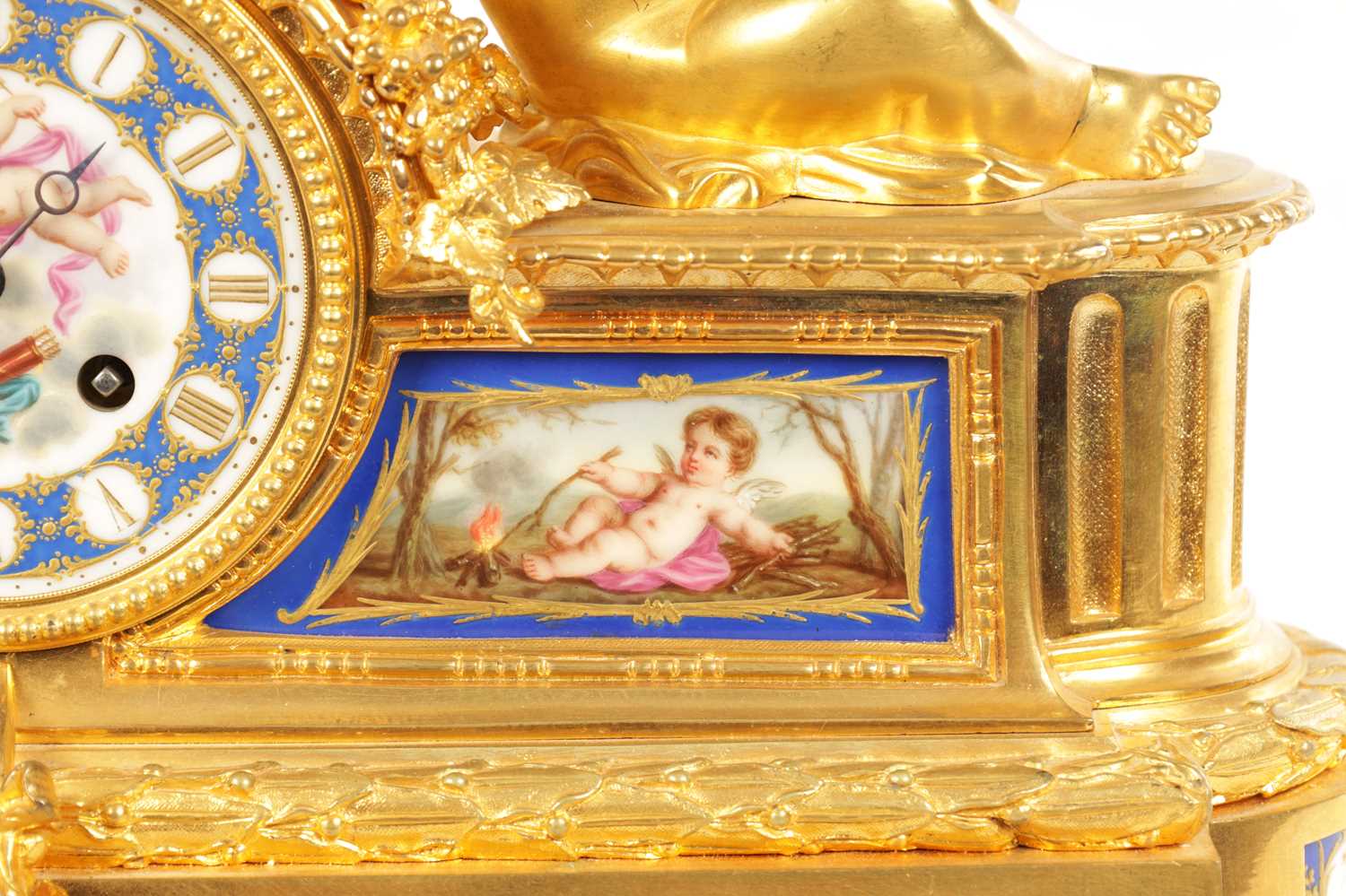 A 19TH CENTURY ORMOLU AND SEVRES STYLE PORCELAIN PANELLED MANTEL CLOCK - Image 4 of 13