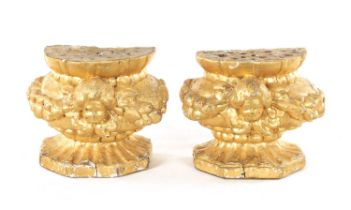A PAIR OF 18TH CENTURY CARVED GILTWOOD FLEMISH POSY STANDS
