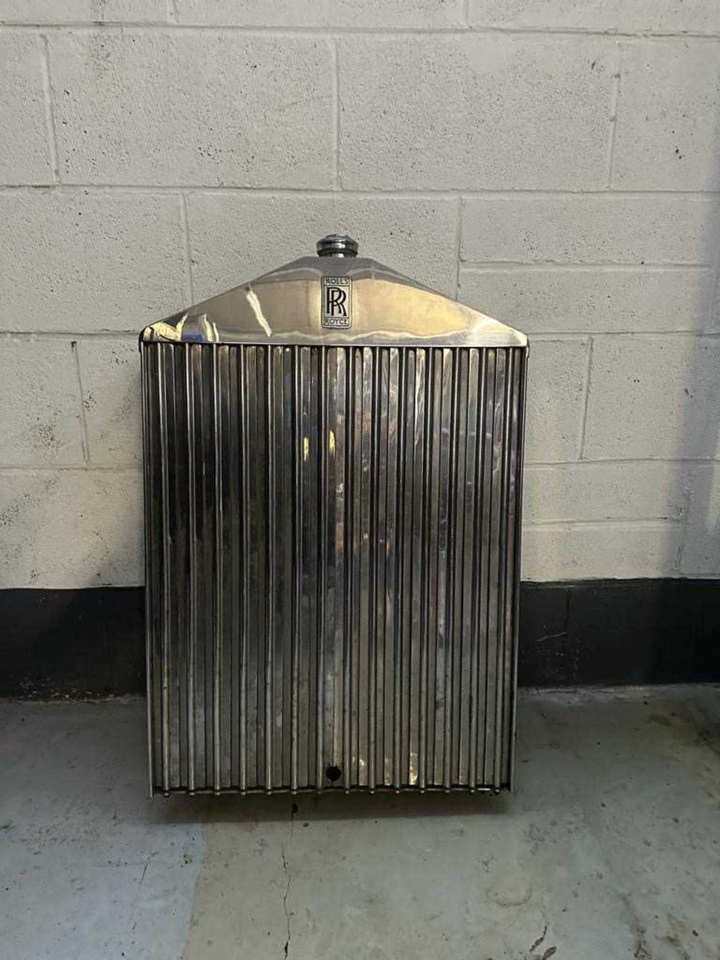 A VINTAGE ROLLS ROYCE RADIATOR AND GRILL - Image 2 of 5