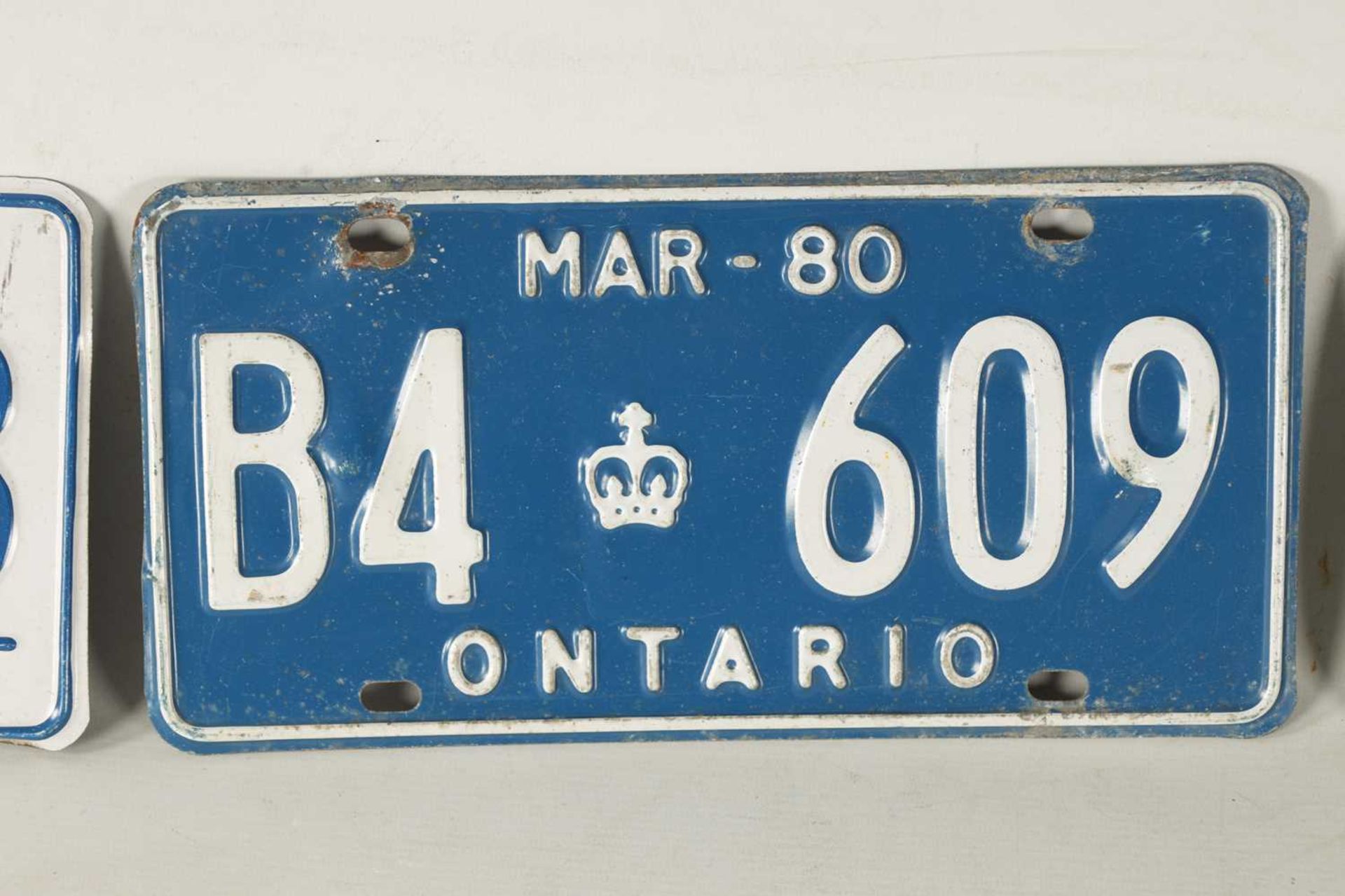 A COLLECTION OF UNITED STATES AND CANADIAN NUMBER PLATES - Image 6 of 9