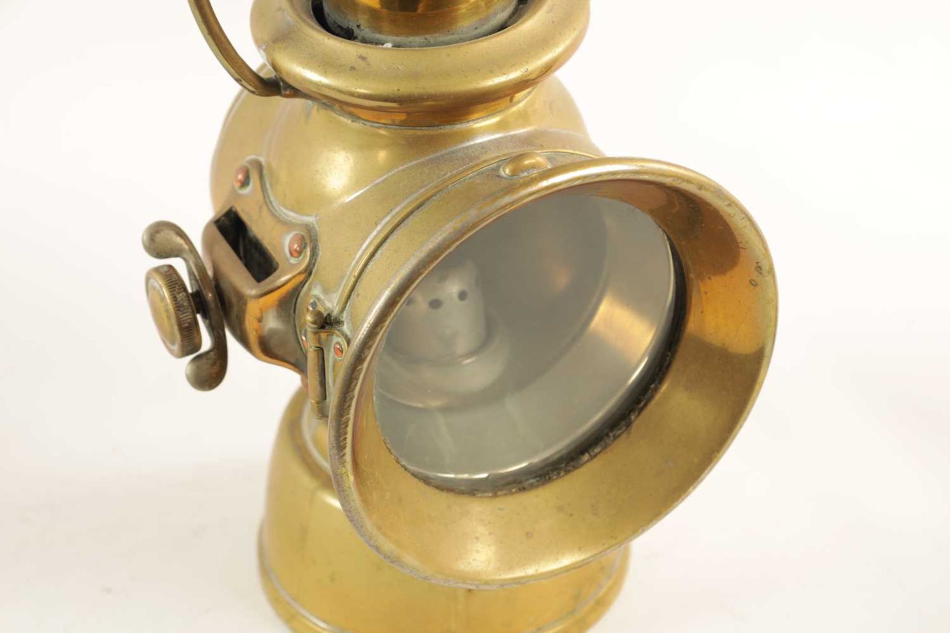 A BRASS LUCAS 721 'KING OF THE ROAD' OIL SIDE LAMP - Image 4 of 9