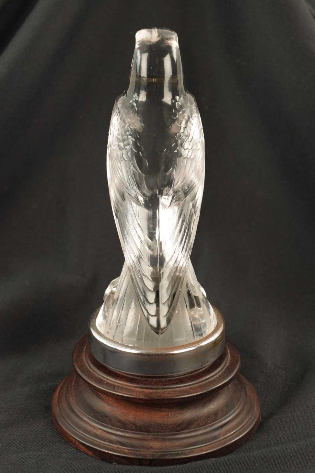 A RENE LALIQUE 'FAUCON' CLEAR AND FROSTED GLASS CAR MASCOT - Image 7 of 10