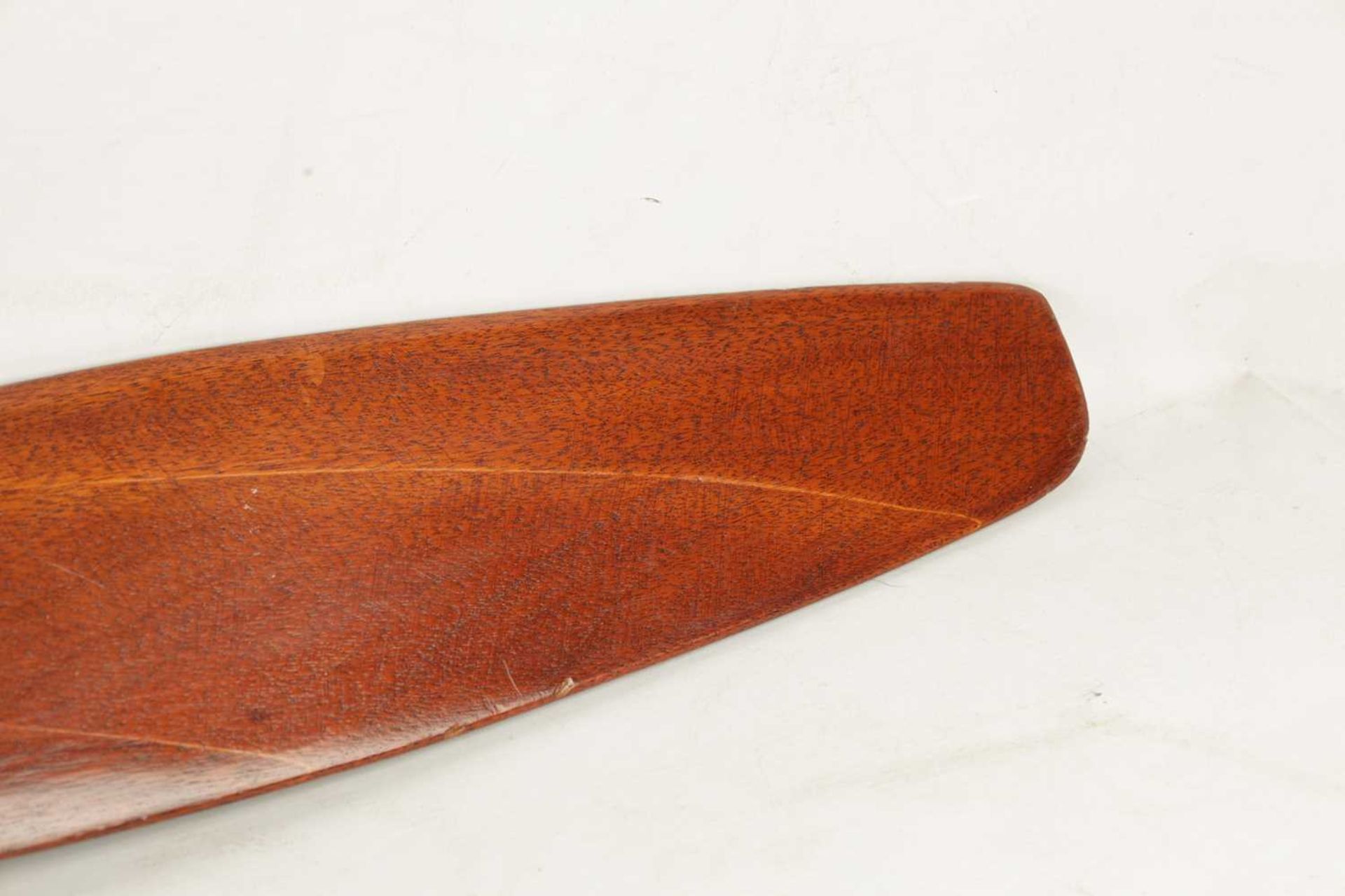 AN 20TH CENTURY LAMINATED MAHOGANY PROPELLOR - Image 4 of 4