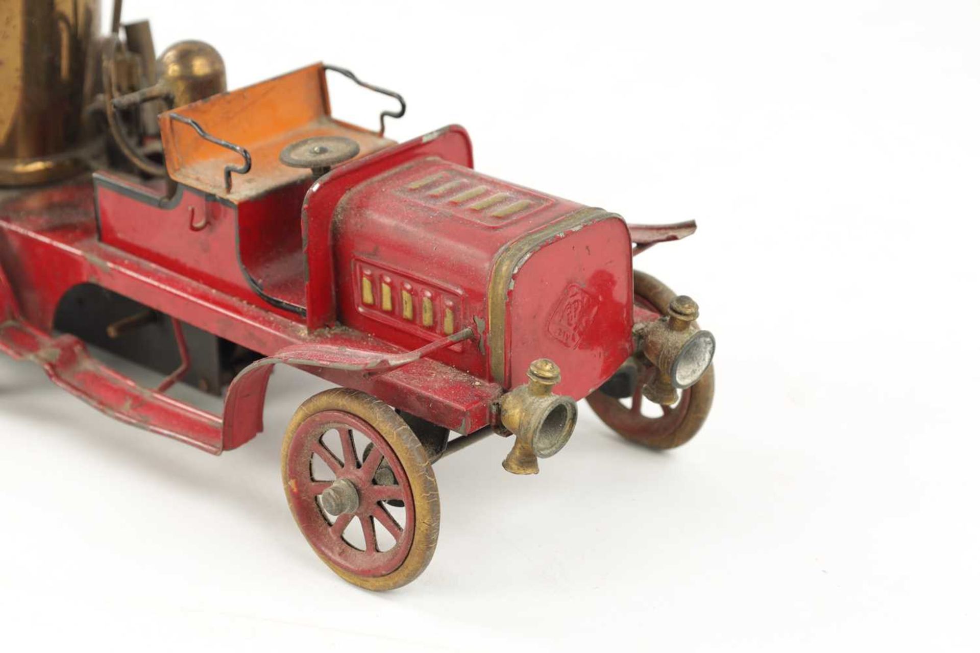 A LATE 20TH CENTURY PRESSED STEEL MUSICAL FIRE 'PUMPER' ENGINE TOY MODEL - Image 4 of 5