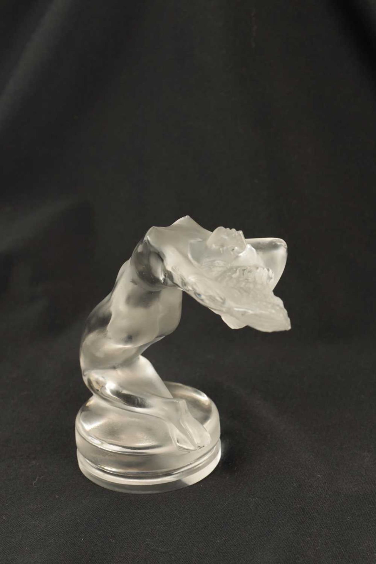 A RENE LALIQUE 'CHRYSIS' CLEAR GLASS CAR MASCOT - Image 5 of 9