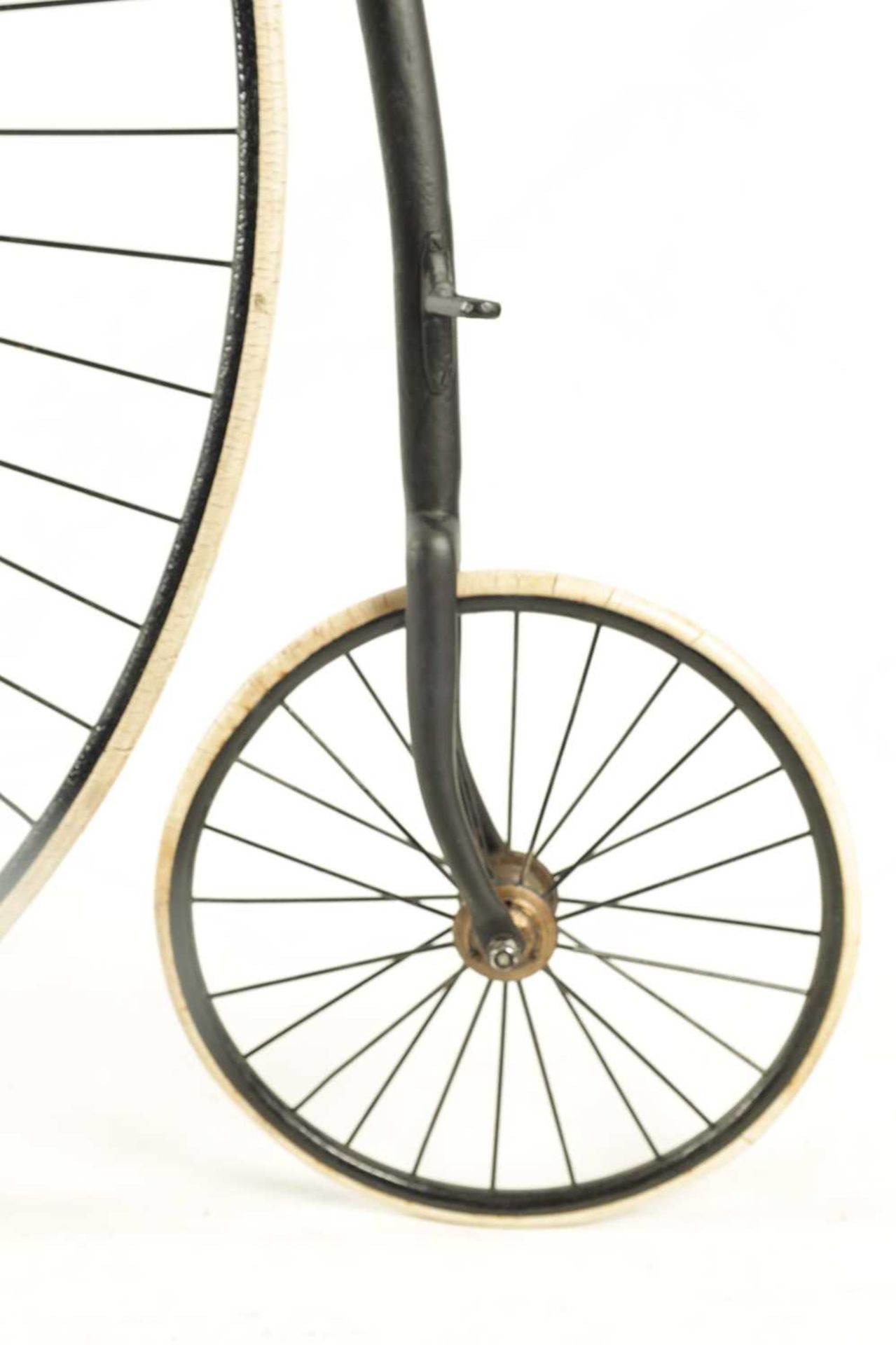 A LATE 19TH CENTURY PENNY FARTHING BICYCLE WITH 52” WHEEL - Bild 5 aus 7