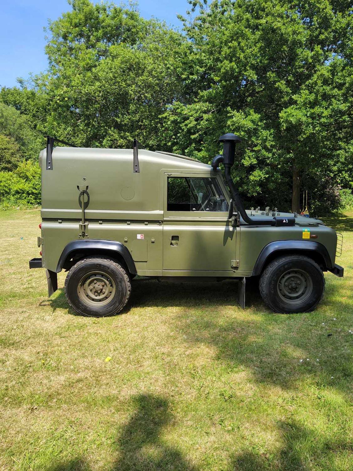 A VERY RARE 1999 LAND ROVER DEFENDER 90 WINTERISED, WATERPROOF WOLF FFR HARDTOP - Image 2 of 9