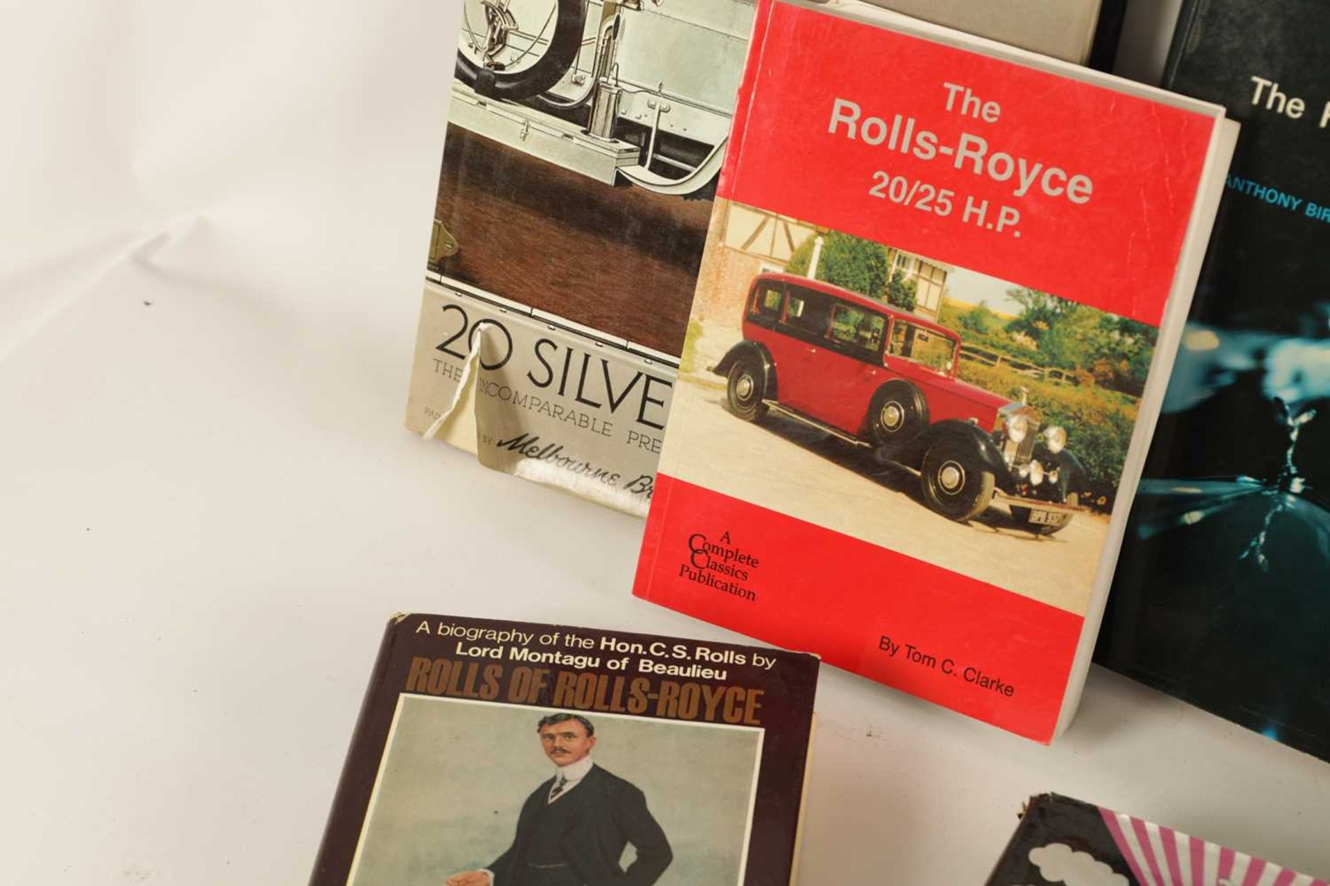 A COLLECTION OF TWENTY HARDBACK AND SOFT BACK ROLLS-ROYCE BOOKS - Image 7 of 17