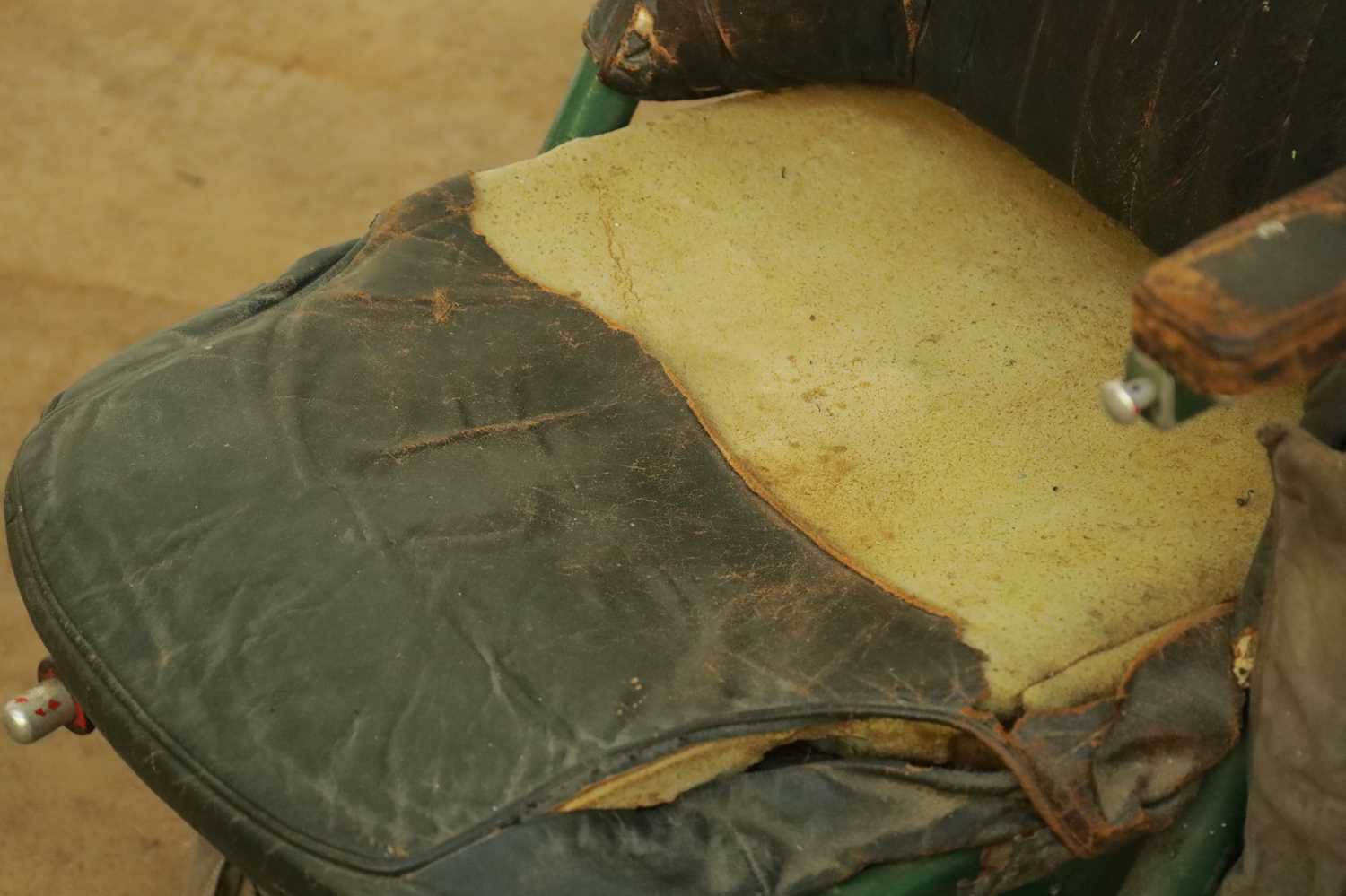 AN EARLY AIRCRAFT LEATHER UPHOLSTERED PILOTS SEAT - Image 5 of 7