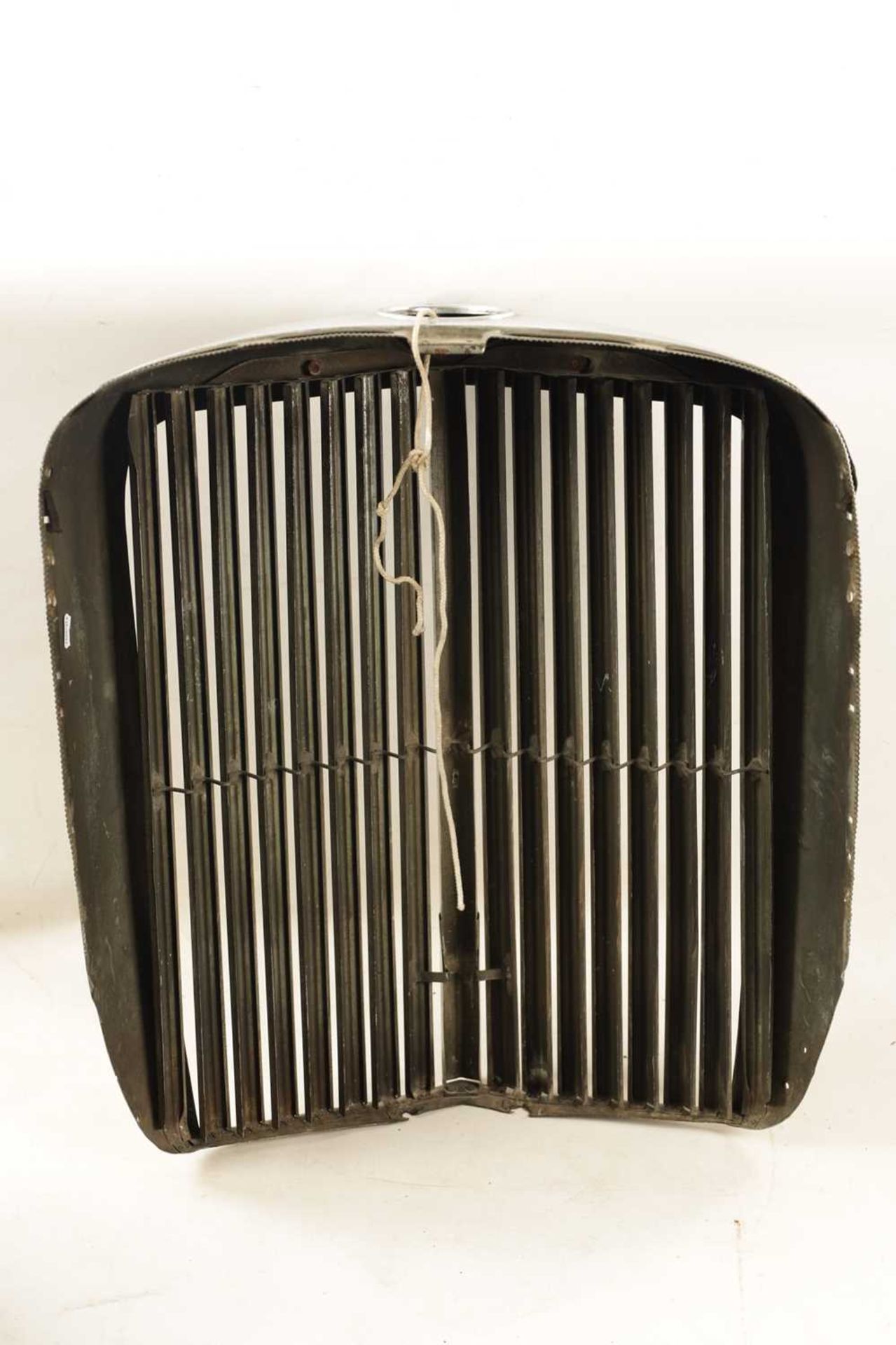 A VINTAGE JAGUAR 3 1/2 LITRE CHROMED RADIATOR GRILL - Image 7 of 14