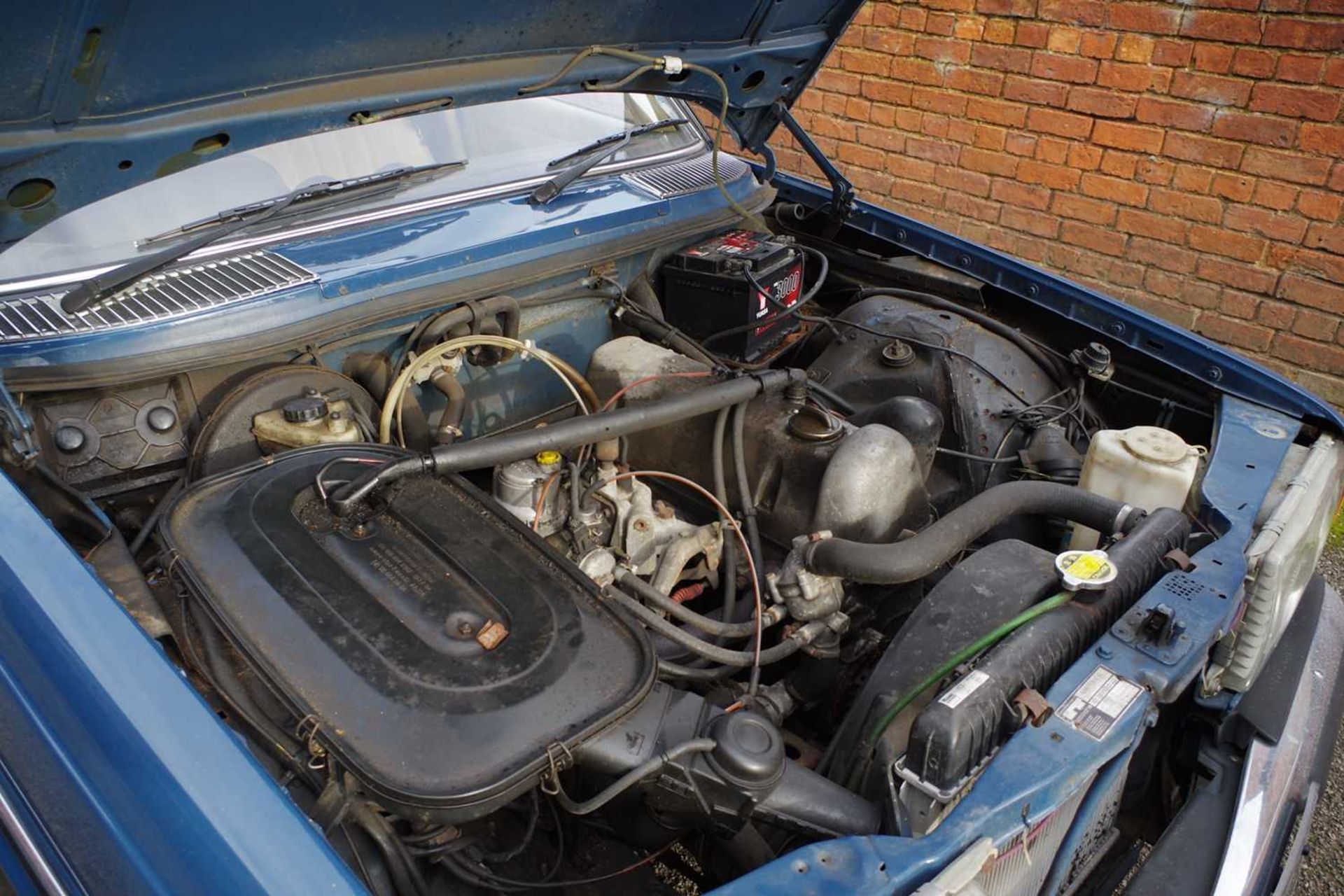 A 1981 MERCEDES 200 IN LABRADOR BLUE - Image 13 of 18