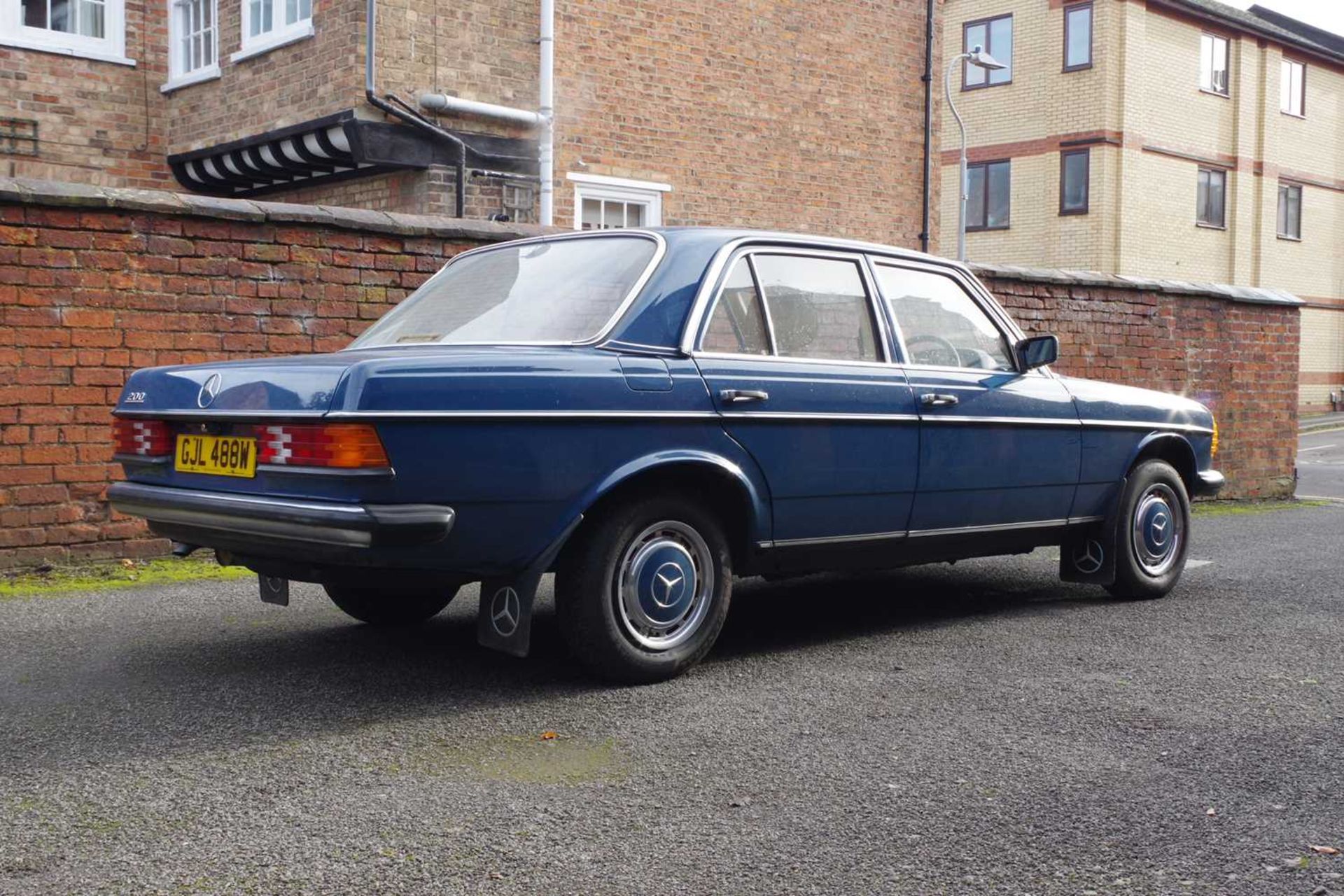 A 1981 MERCEDES 200 IN LABRADOR BLUE - Image 4 of 18