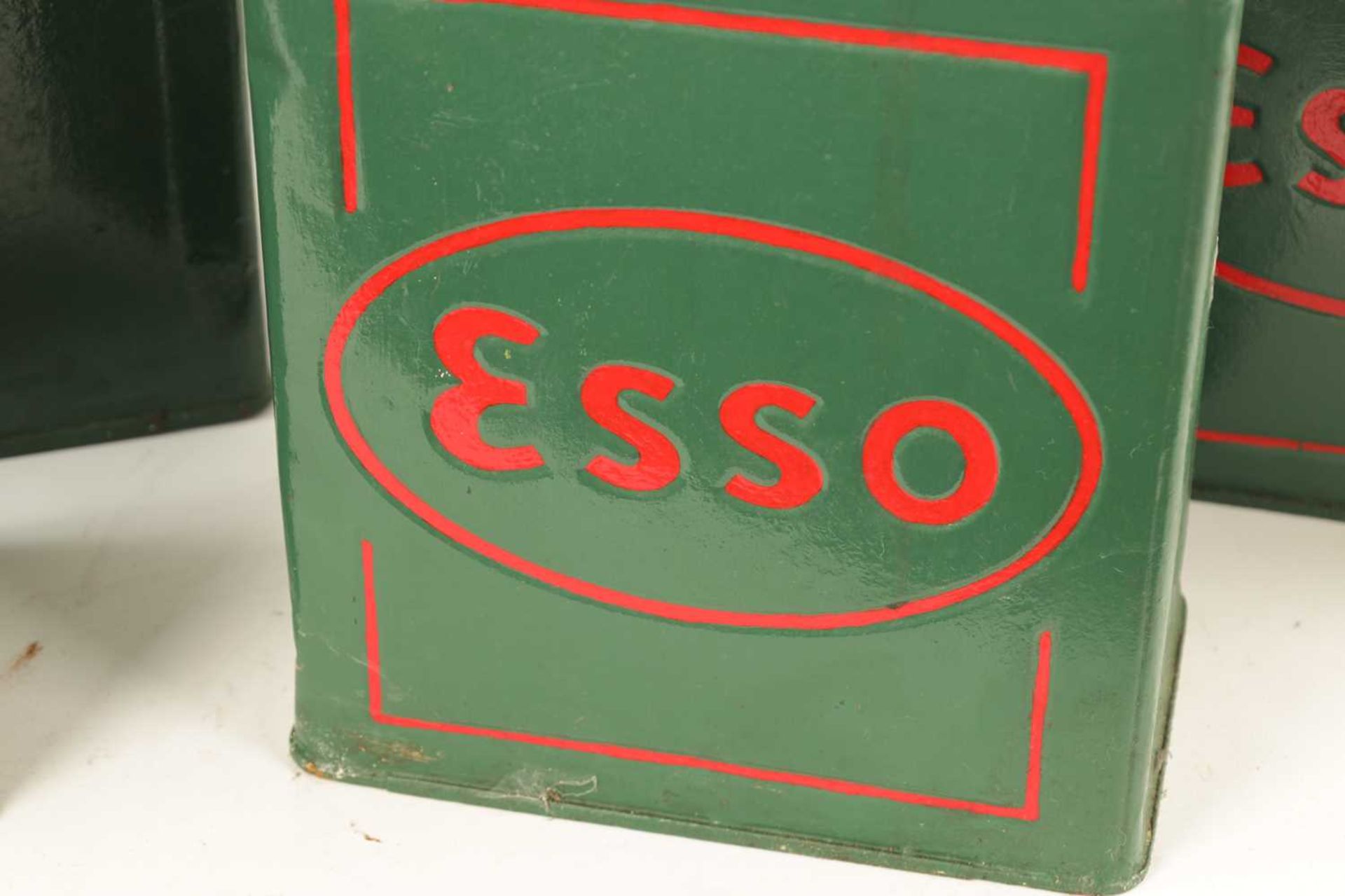 A COLLECTION OF FOUR VINTAGE PETROL CANS - Image 4 of 9