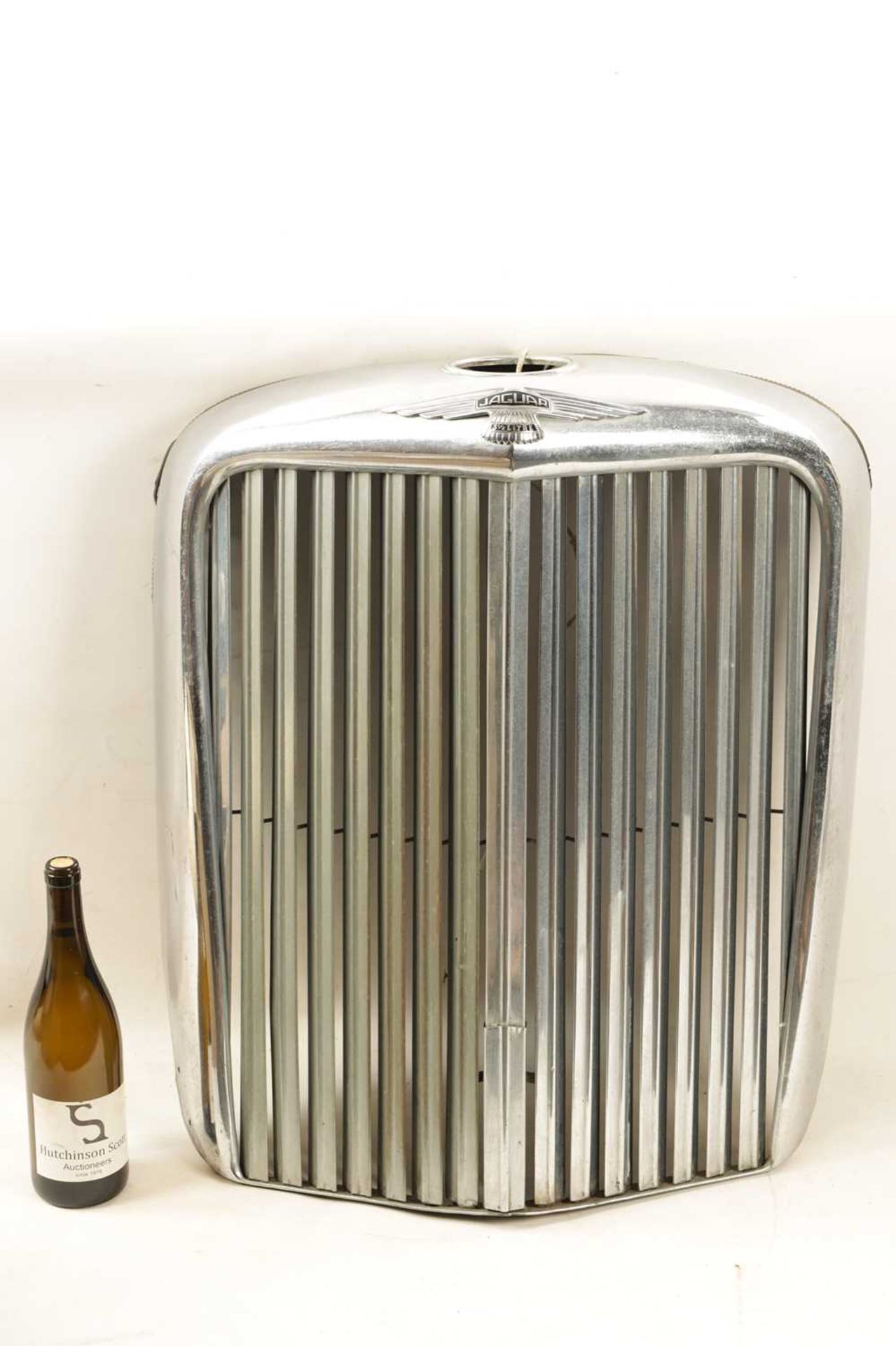 A VINTAGE JAGUAR 3 1/2 LITRE CHROMED RADIATOR GRILL - Image 2 of 14