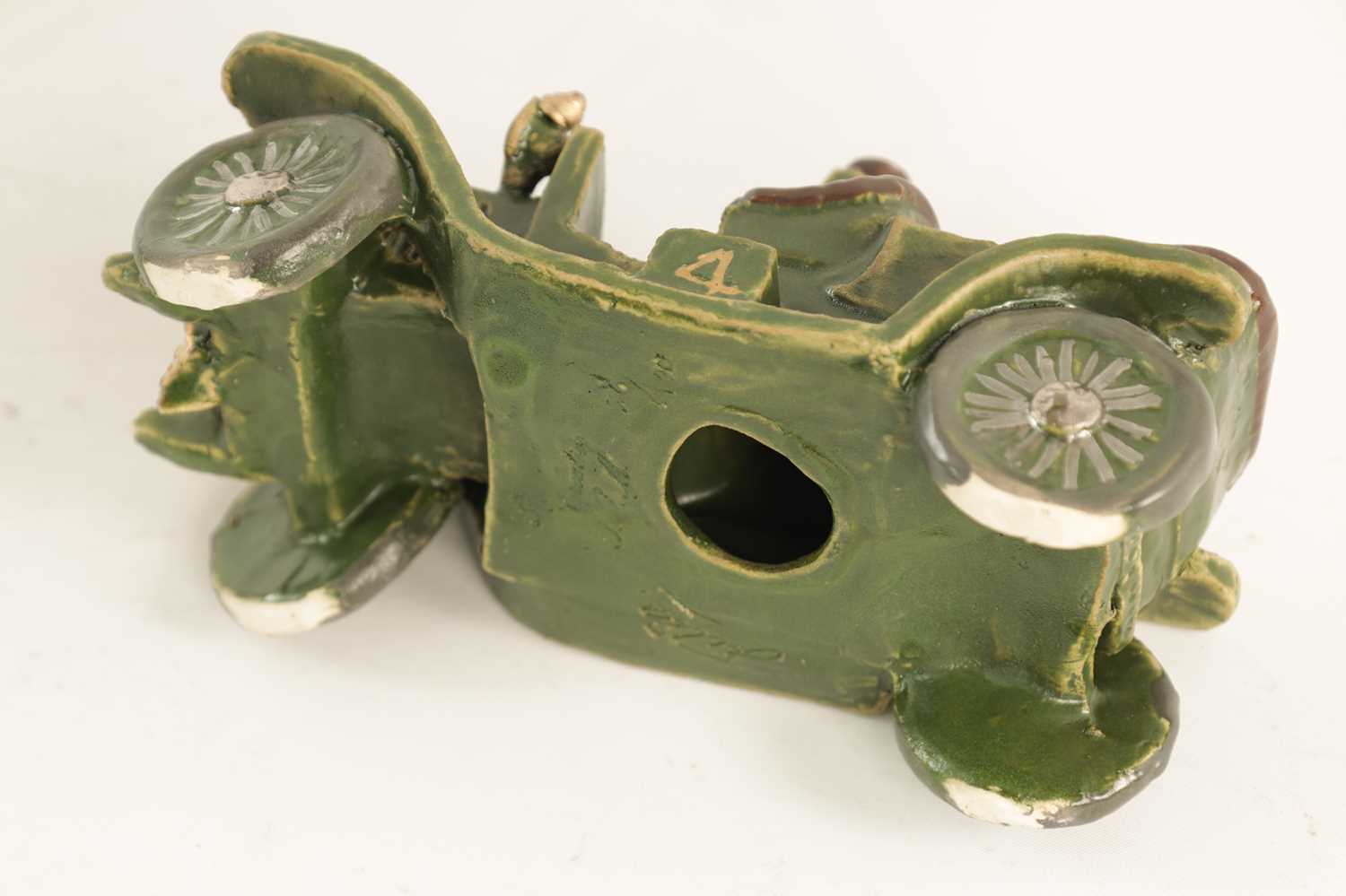 A MODERN LIMITED EDITION CERAMIC MODEL OF A 1906 ROLLS ROYCE BY JULIA ELLIOTT - Image 7 of 8