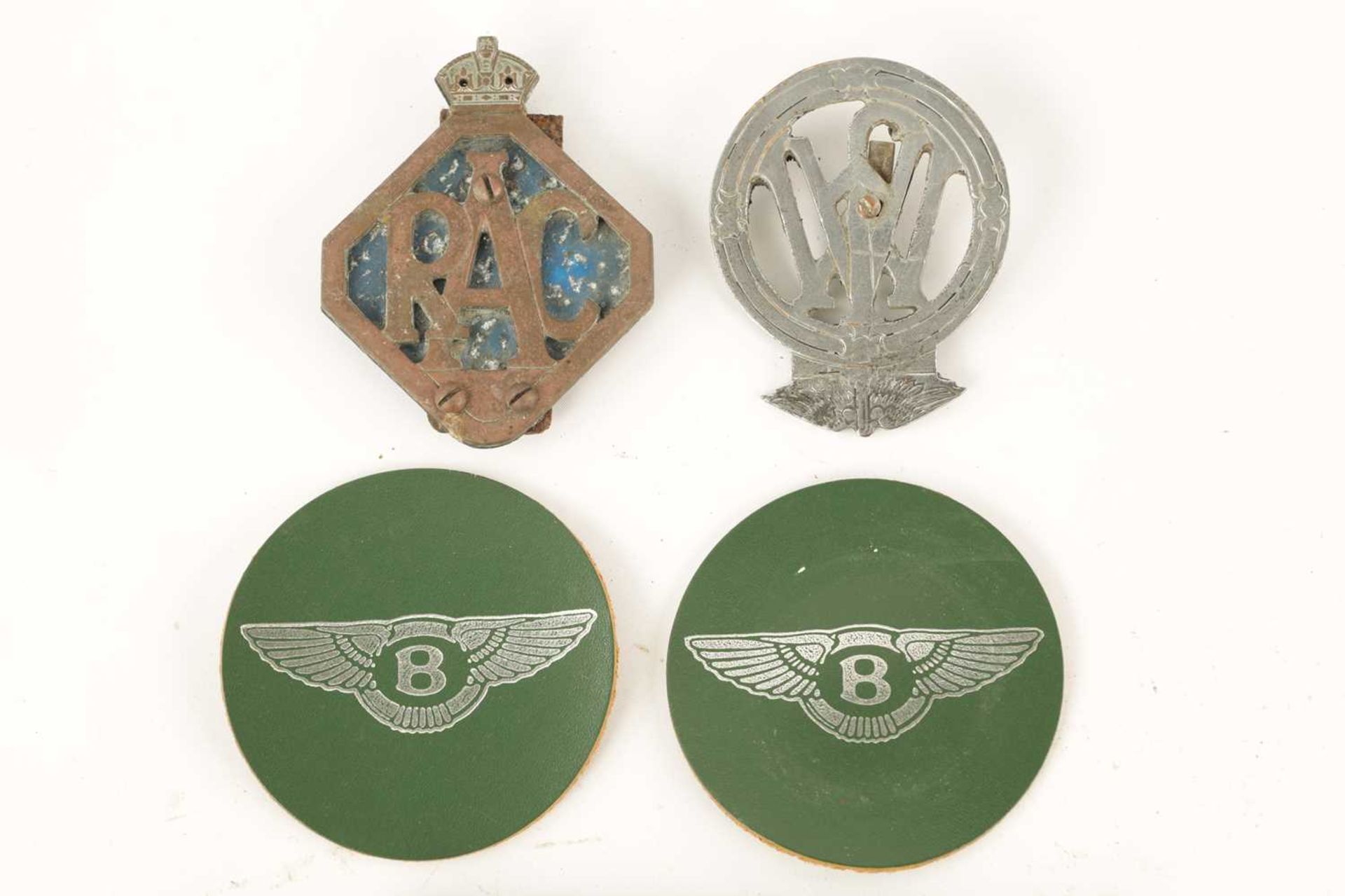 A COLLECTION OF MOTORING BADGES - Image 4 of 5