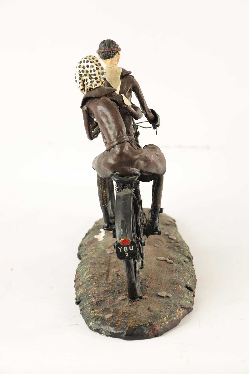 A MODEL SCULPTURE OF A CLASSIC MOTORBIKE - Image 8 of 11