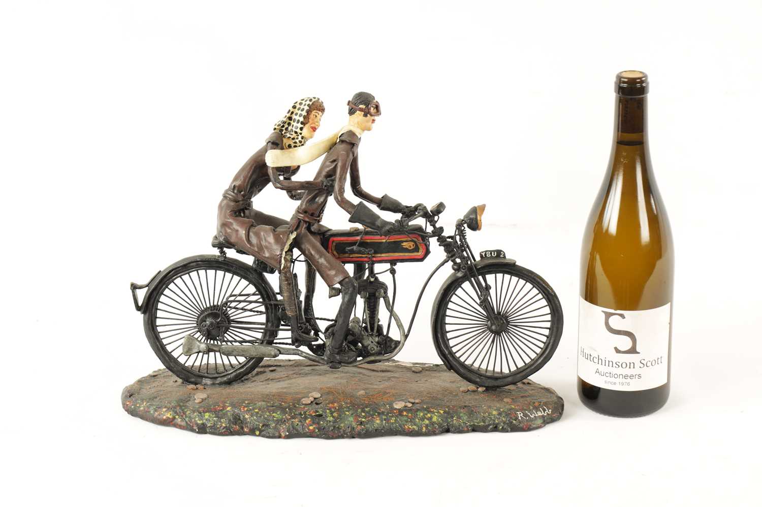 A MODEL SCULPTURE OF A CLASSIC MOTORBIKE - Image 10 of 11