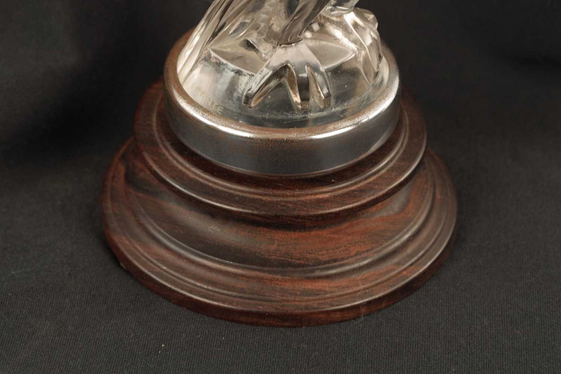 A RENE LALIQUE 'FAUCON' CLEAR AND FROSTED GLASS CAR MASCOT - Image 2 of 10