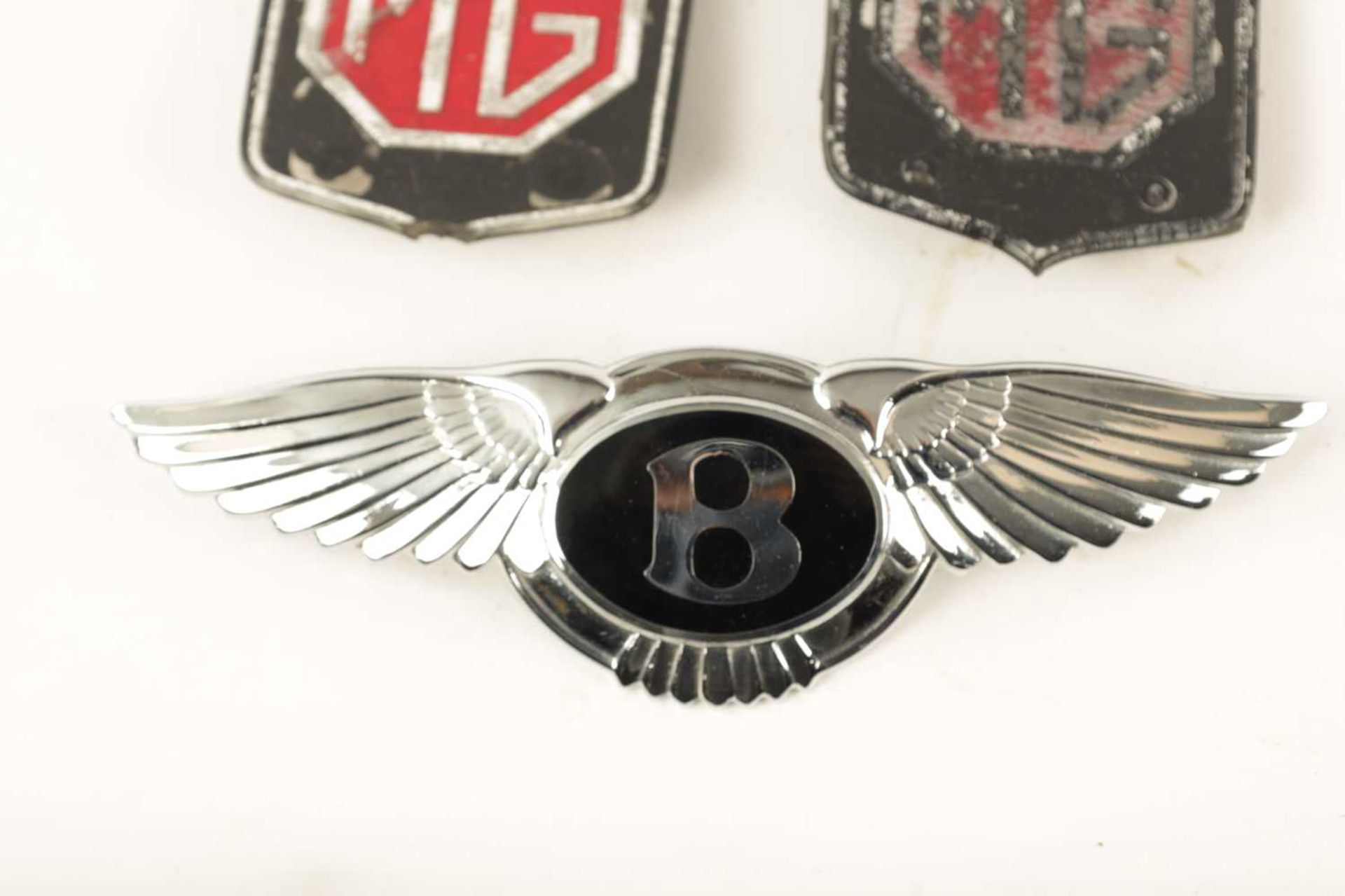 A COLLECTION OF MOTORING BADGES - Image 2 of 5