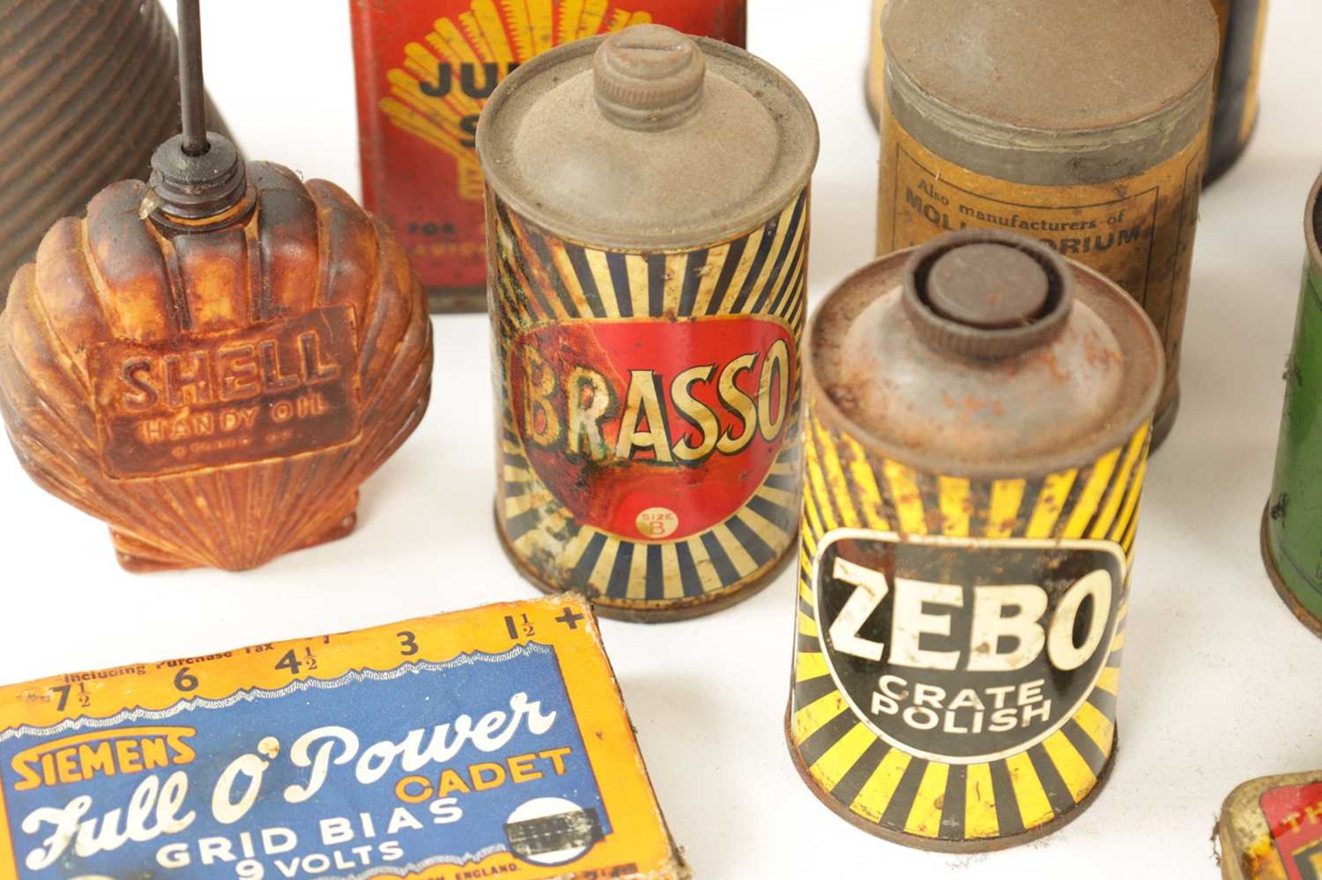 A COLLECTION OF VINTAGE MISCELLANEOUS CAR AND MOTORCYCLE ACCESSORIES - Image 8 of 8