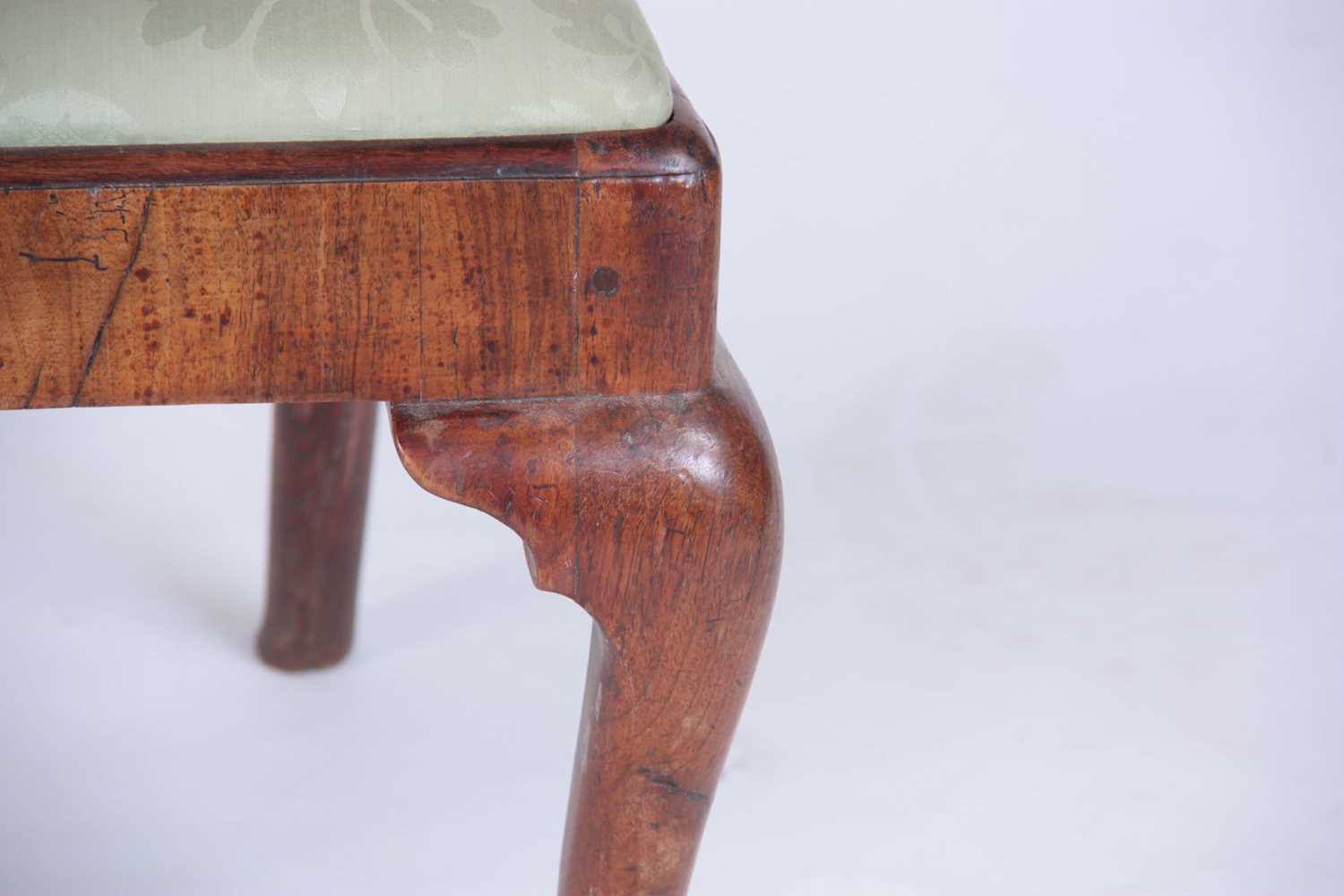 A MID 18TH CENTURY WALNUT SIDE CHAIR - Image 6 of 8