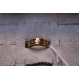 Ladies 9ct Gold Celtic design ring 4.9g total weight Size O