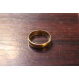 22ct Gold Wedding band Size M 2.4g total weight