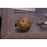 916 Marked Gents Signet ring 3.7g total weight Size R