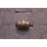 Ladies 9ct Gold Opal set ring 3.5g total weight Size N