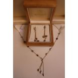 Good quality Ladies 9ct Gold trace link interspersed with white, rose and yellow beads to a triple