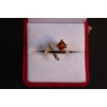 Ladies 14K Gold Yellow metal with Square cut Citrine claw set with angular white gold bar with