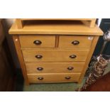Modern Oak fronted Chest of 4 drawers