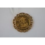 1901 Gold Sovereign in 9ct Gold Scroll mount 11.1g total weight