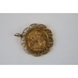 1907 Gold Sovereign in 9ct Gold Scroll mount 11.9g total weight