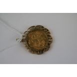 1910 Gold Sovereign in 9ct Gold Scroll mount 11.2g total weight